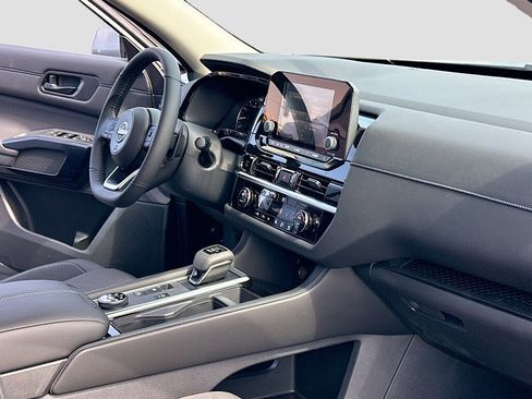 New 2025 Nissan Pathfinder SV image 5