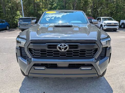 Used 2025 Toyota Tacoma TRD Sport RWD image 9