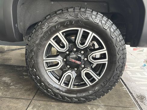 Used 2022 GMC Sierra 2500 AT4 w/ AT4 Premium Plus Package AWD/4WD image 15