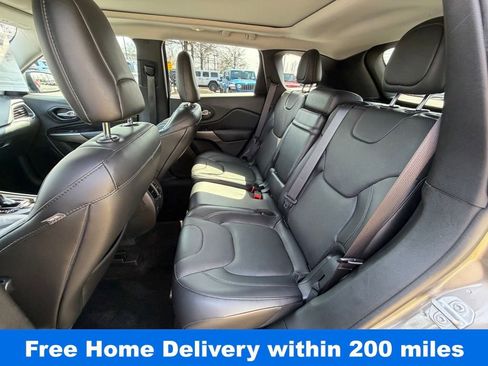 Used 2019 Jeep Cherokee Limited w/ Luxury Group image 16