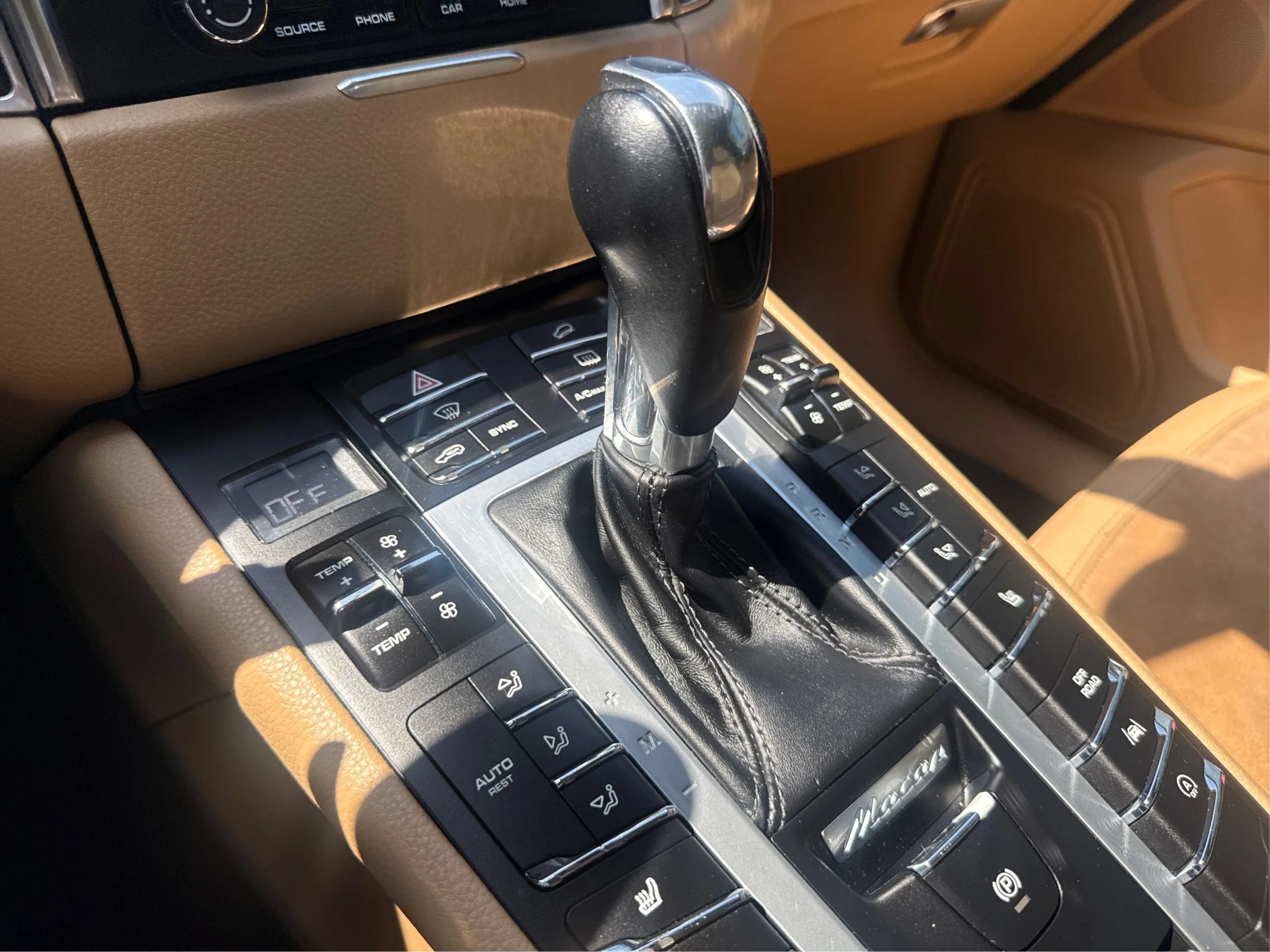 Used 2018 Porsche Macan Sport Edition AWD/4WD image 45
