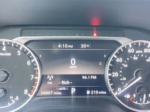 Used 2024 Nissan Pathfinder S image 15