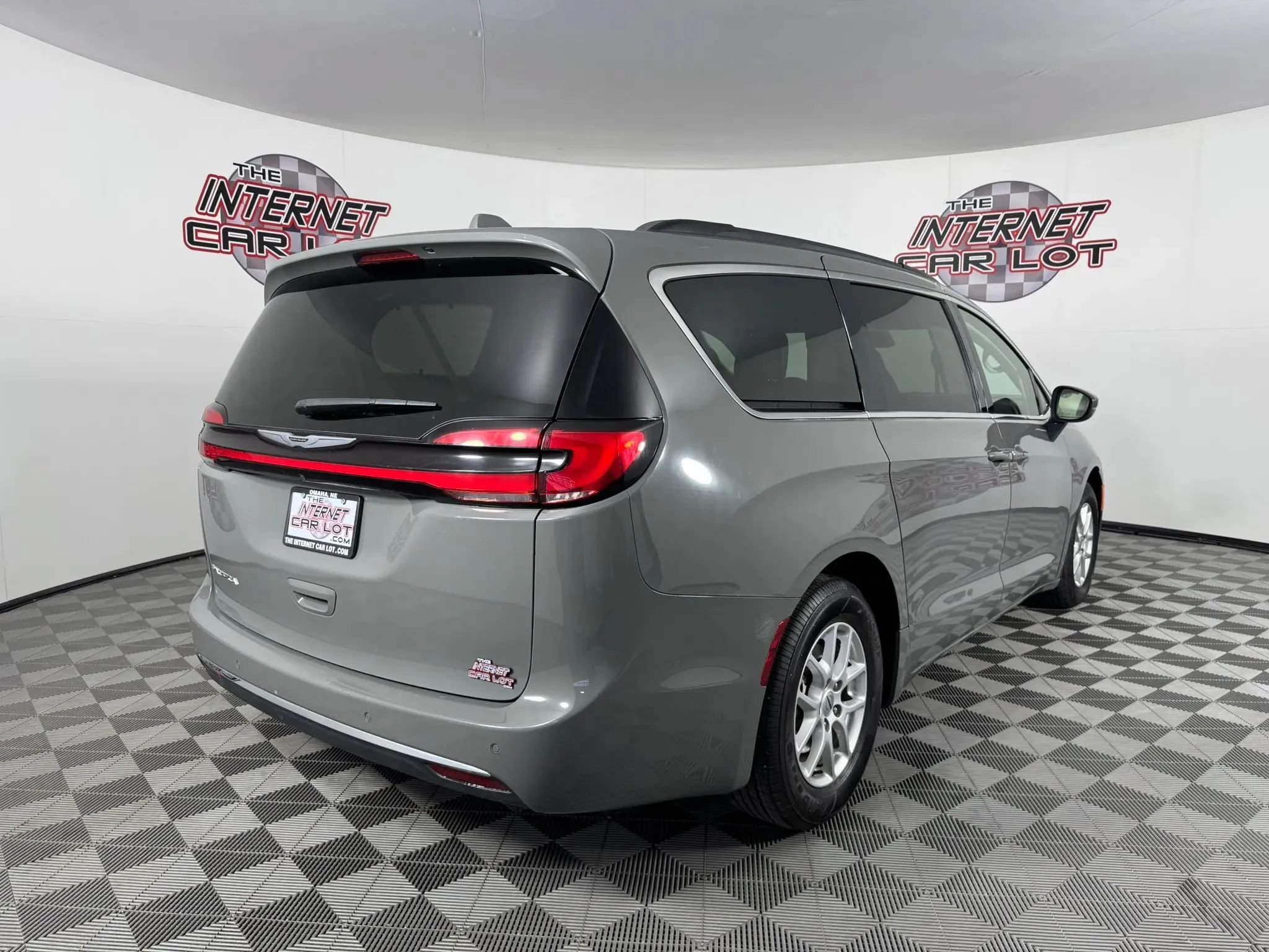 Used 2022 Chrysler Pacifica Touring-L FWD image 7