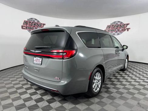 Used 2022 Chrysler Pacifica Touring-L FWD image 7