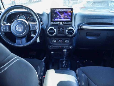 Used 2016 Jeep Wrangler Unlimited Sahara w/ Connectivity Group image 5