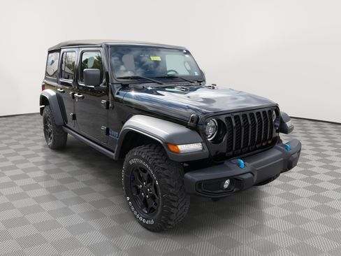 Used 2023 Jeep Wrangler Unlimited w/ Cold Weather Group AWD/4WD image 3
