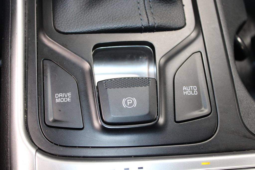 Used 2025 Kia Carnival FWD image 43