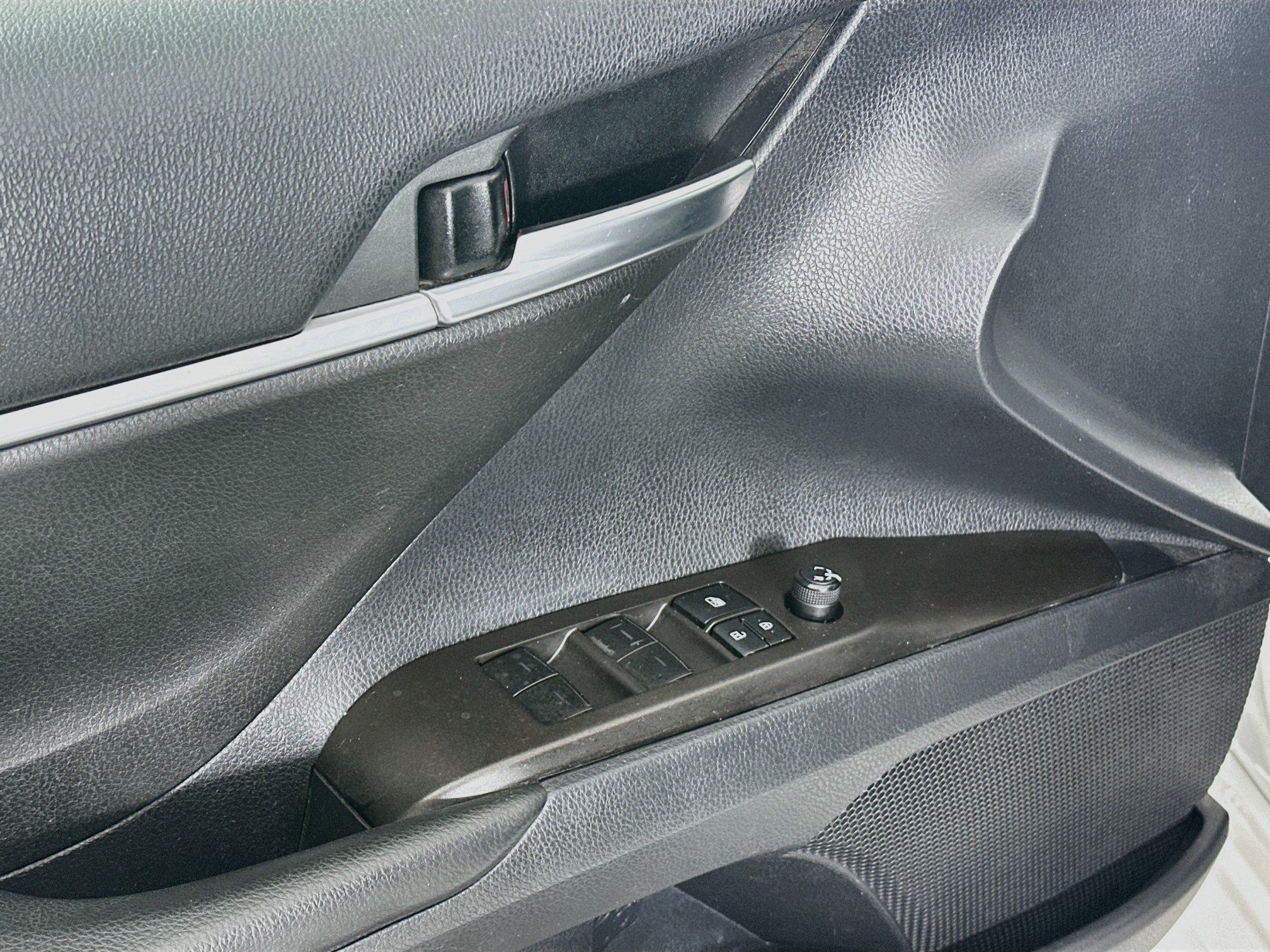 Used 2022 Toyota Camry SE FWD image 15