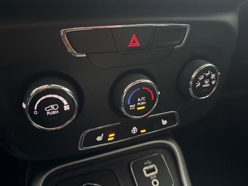 Used 2018 Jeep Compass Latitude w/ Cold Weather Group image 15