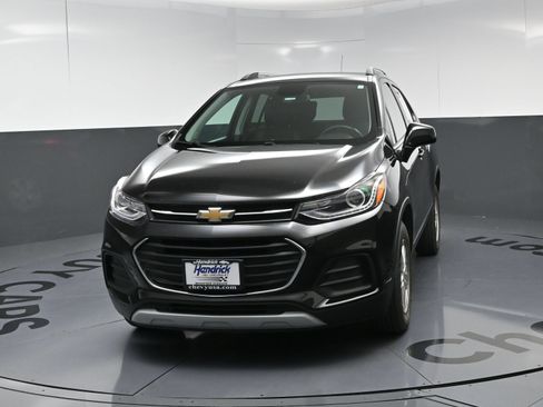 Used 2020 Chevrolet Trax LT w/ LT Convenience Package AWD/4WD image 13
