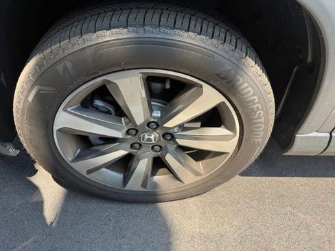 Used 2025 Honda Pilot Elite image 5