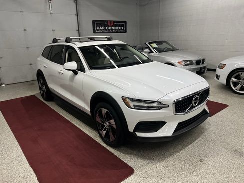Used 2020 Volvo V60 T5 Cross Country w/ Protection Package Premier image 11