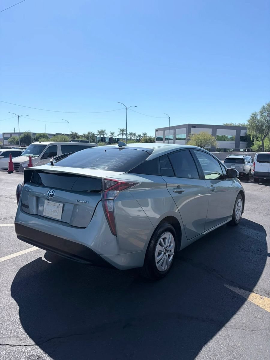 Used 2017 Toyota Prius Two w/ Carpet Mat Package FWD image 5