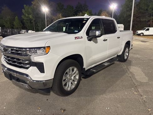 Used 2022 Chevrolet Silverado 1500 LTZ image 3