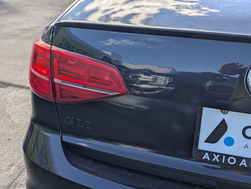 Used 2018 Volkswagen Jetta GLI FWD image 5