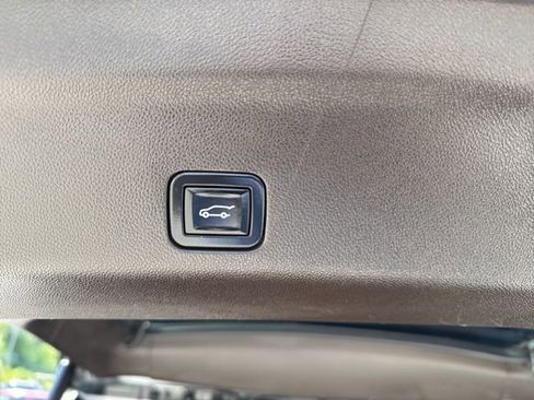 Used 2022 Chevrolet Suburban Z71 w/ Z71 Off-Road Package image 39