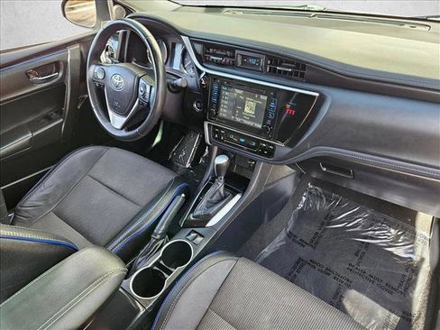 Used 2018 Toyota Corolla SE w/ SE Premium Package FWD image 24
