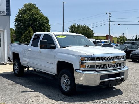 Used 2019 Chevrolet Silverado 2500 LT AWD/4WD image 3