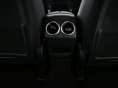 Used 2025 Mercedes-Benz GLB 250 image 18