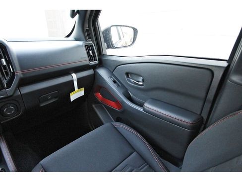 New 2025 Nissan Frontier PRO-4X w/ Interior Protection Package image 8