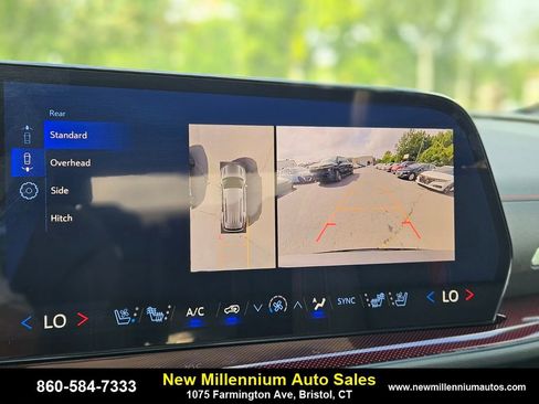 Used 2025 Chevrolet Traverse RS image 10