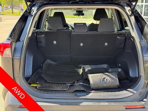 Used 2021 Toyota RAV4 LE w/ Carpet Mat Package (TMS) AWD/4WD image 9