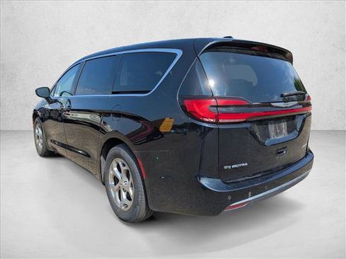 Used 2024 Chrysler Pacifica Limited FWD image 7