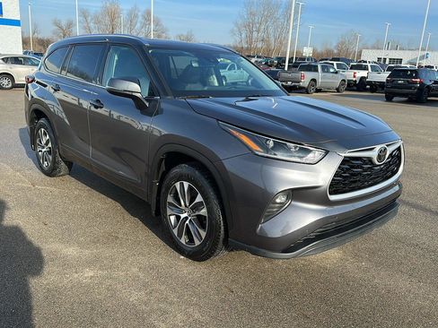 Used 2021 Toyota Highlander XLE image 13
