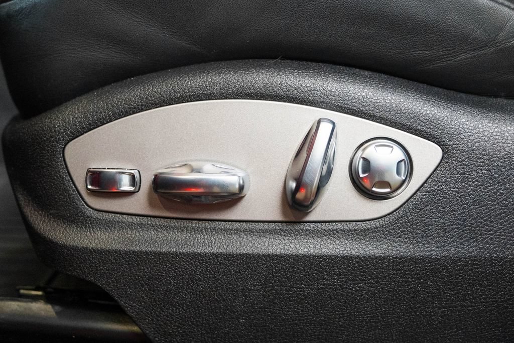 Certified 2026 Porsche Macan AWD/4WD image 19