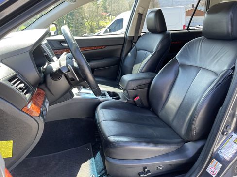 Used 2011 Subaru Outback 2.5i Limited image 9