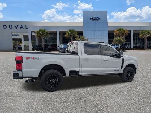 Used 2025 Ford F250 Platinum w/ FX4 Off-Road Package image 4