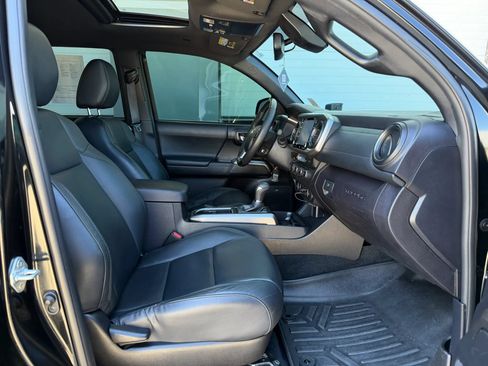Used 2021 Toyota Tacoma Limited w/ Nightshade Package AWD/4WD image 14
