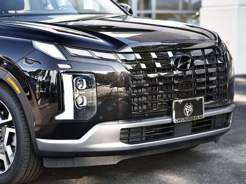 Used 2024 Hyundai Palisade Limited AWD/4WD image 2