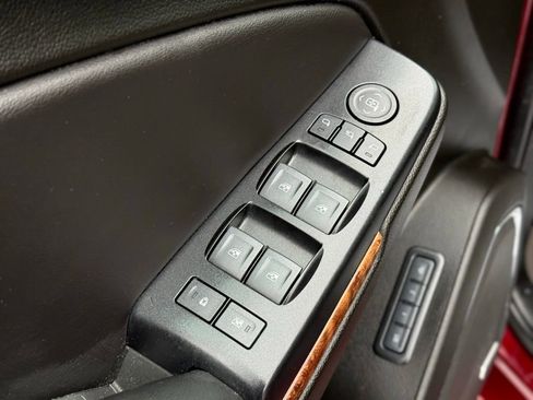 Used 2019 Chevrolet Suburban Premier image 15