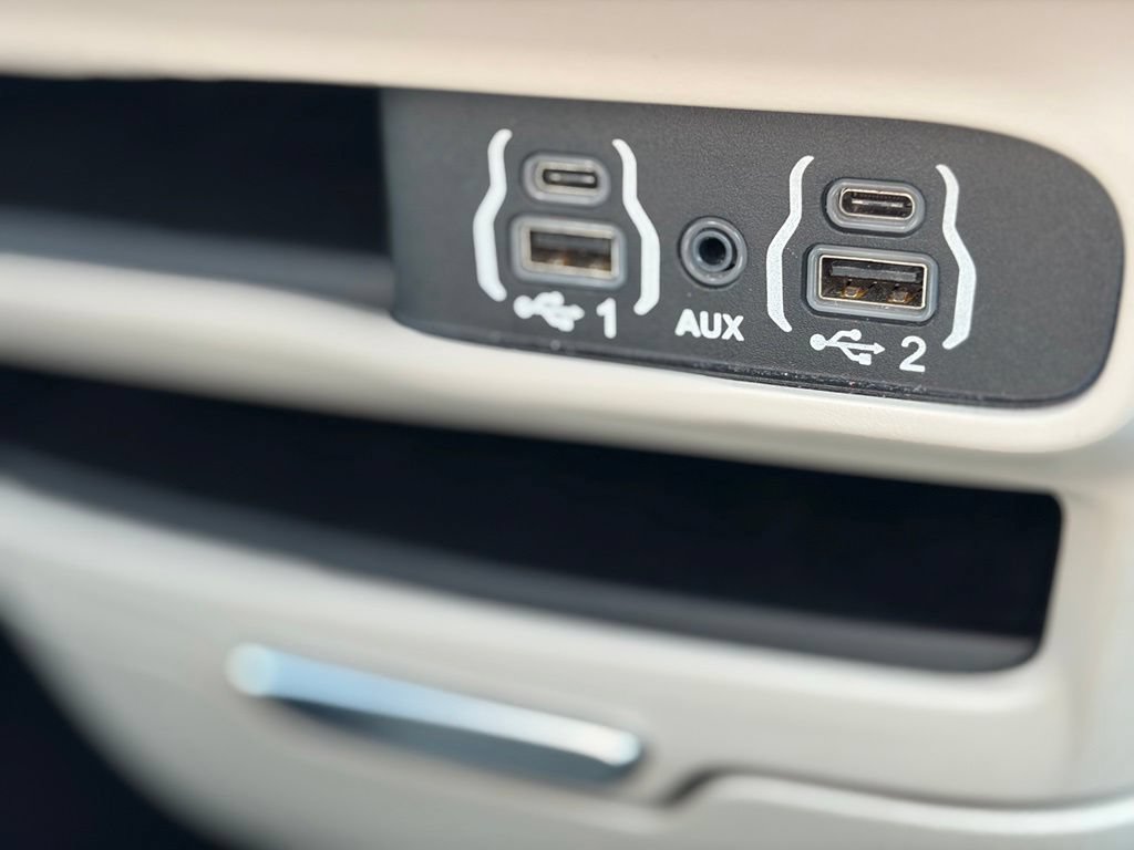 Certified 2023 Chrysler Pacifica Touring-L FWD image 31