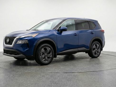 Used 2025 Nissan Rogue SV AWD/4WD image 3