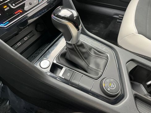 Used 2025 Volkswagen Taos SE image 41