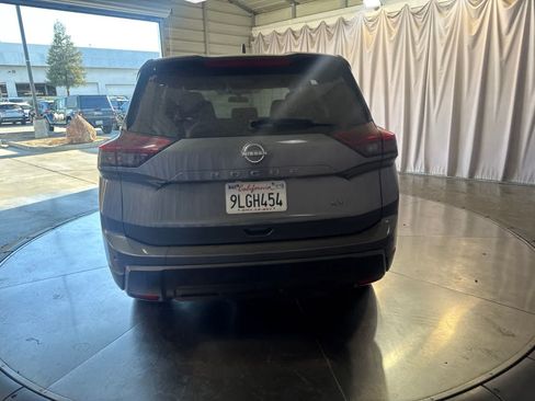 Used 2024 Nissan Rogue SV FWD image 6