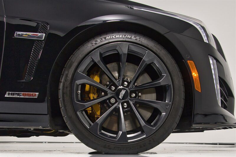 Used 2018 Cadillac CTS V w/ Carbon Fiber Package RWD image 17