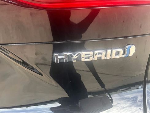Used 2021 Toyota Venza LE AWD/4WD image 10