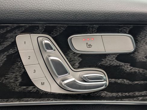 Used 2018 Mercedes-Benz GLC 300 4MATIC image 4