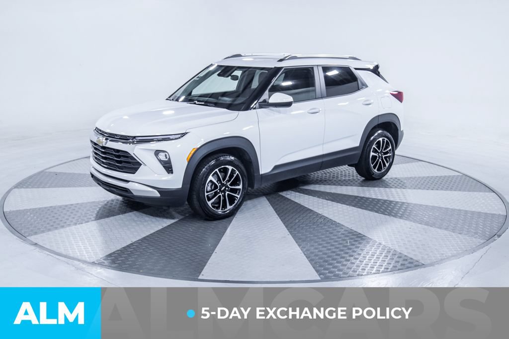 Used 2025 Chevrolet TrailBlazer LT FWD image 3