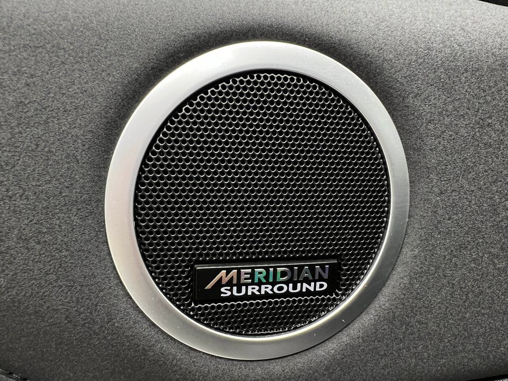 Used 2018 Land Rover Discovery HSE AWD/4WD image 19