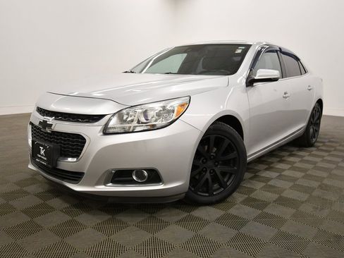 Used 2016 Chevrolet Malibu LTZ image 2