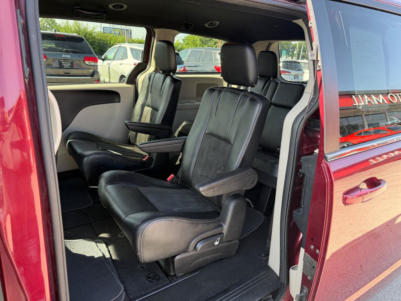 Used 2019 Dodge Grand Caravan SXT FWD image 14