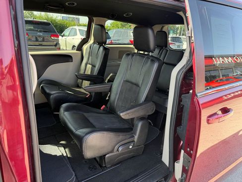 Used 2019 Dodge Grand Caravan SXT FWD image 14