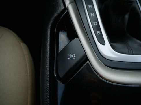 Used 2013 Ford Fusion SE FWD image 32