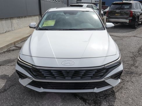 Used 2024 Hyundai Elantra Limited FWD image 2