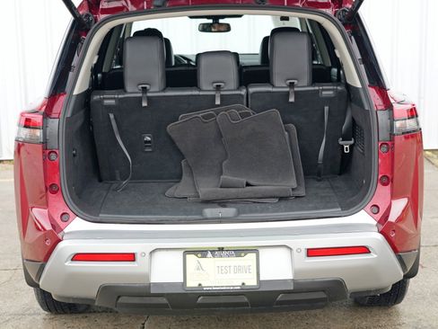 Used 2022 Nissan Pathfinder SL w/ Lighting Package (N92) image 9