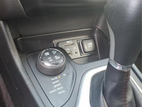 Used 2017 Jeep Cherokee Trailhawk w/ Comfort/Convenience Group AWD/4WD image 17